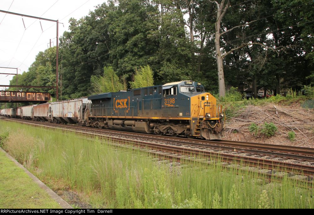 CSX 3198 leading M421